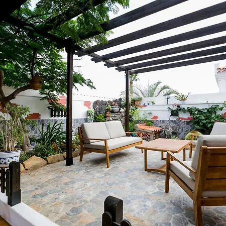 빌라 True Canarian 6 Bedrooms With Hot Tub 칼라오살바헤