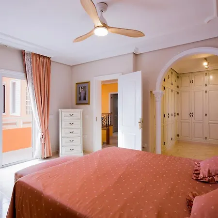 True Canarian 6 Bedrooms With Hot Tub 빌라 *