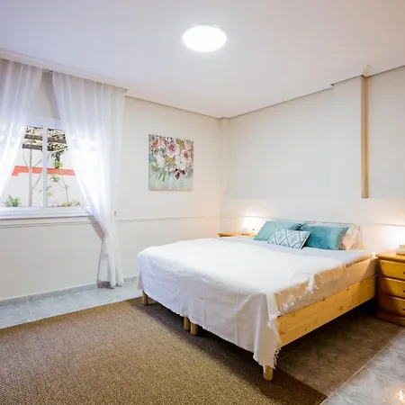 True Canarian 6 Bedrooms With Hot Tub Vila