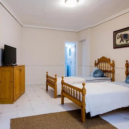 True Canarian 6 Bedrooms With Hot Tub Вилла