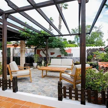 True Canarian 6 Bedrooms With Hot Tub Вилла
