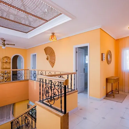 True Canarian 6 Bedrooms With Hot Tub Вилла *